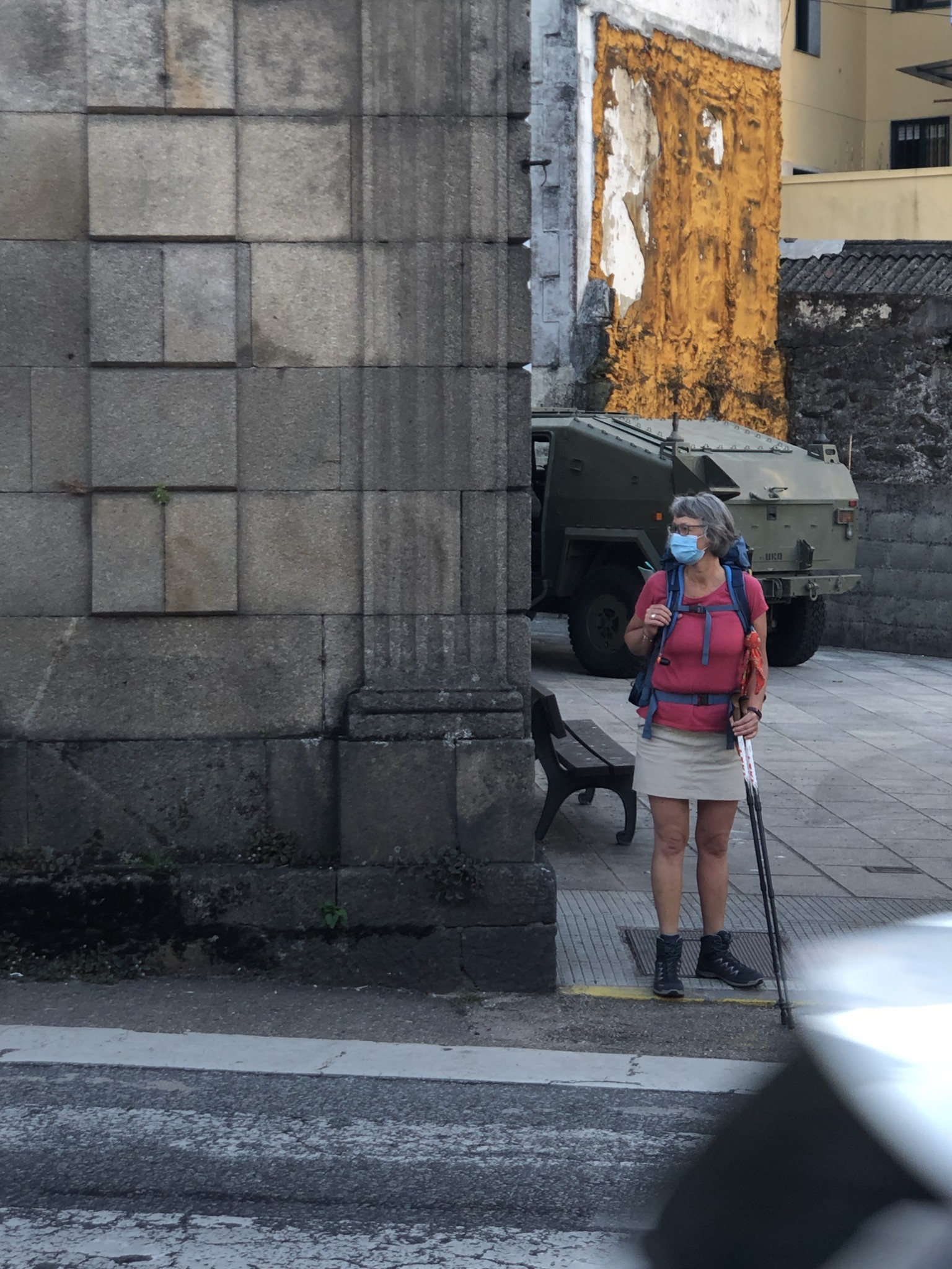 Pilgerin mit Maske in O Porriño